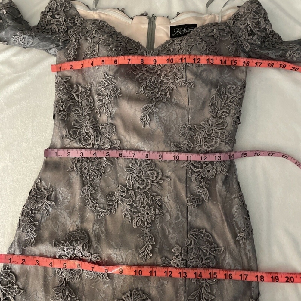 NEW $598 LA FEMME [‎ 4 ] Off the Shoulder Lace Mermaid Gown in Grey/Pink - Picture 3 of 12
